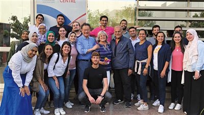  الجراح المتمرد، معلومات عن كتاب يسرد قصة حياة مجدي يعقوب بالجامعة الأمريكية