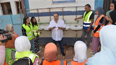 لم تعد للرجال فقط، محافظ أسيوط يشهد تدريب طالبات الصنايع على أعمال السباكة (فيديو) 