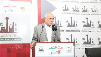 بـ أمسية شعرية، جمال بخيت يشعل وجدان جمهور معرض الأقصر للكتاب