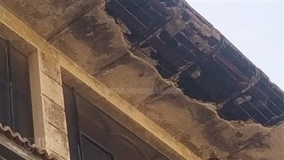 انهيار جزئي بواجهة نادي السلاح السكندري يسفر عن تحطم سيارتين ونجاة شخصين (صور)