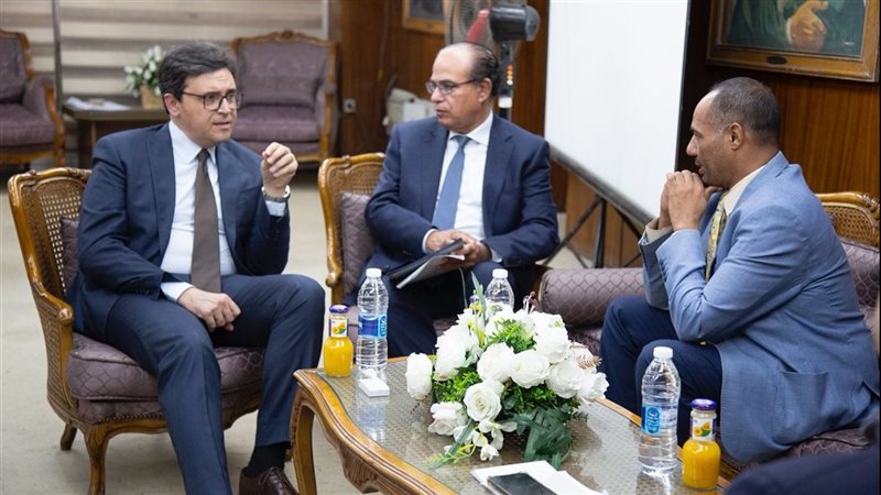 وزير الثقافة فى مقر