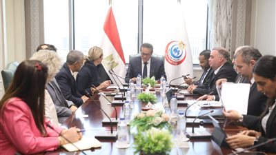 وزير الصحة يبحث ميكنة منظومة تغيير الصمام الأورطي بالقسطرة (TAVI) 