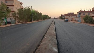 محافظ الوادى الجديد يتابع أعمال تنفيذ مشروعات الرصف والتطوير