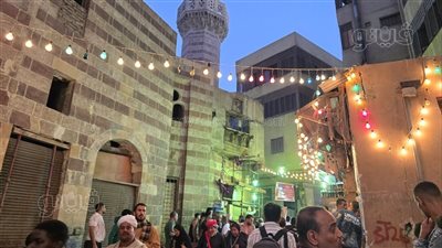 شبيه عبد الباسط حمودة يشارك في الليلة الختامية لمولد الحسين (فيديو)