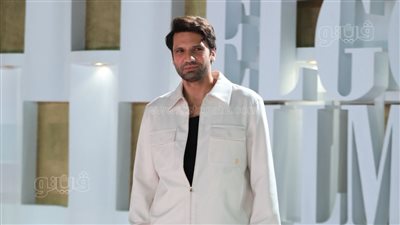 بعد ابتعاده عن الأضواء، أول ظهور للنجم التركي كان أوغلو بالجونة السينمائي (صور)