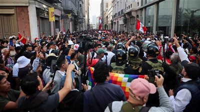 بسبب جيل زد، رئيس بيرو يعلن حالة الطوارئ في العاصمة ليما ومدينة كاياو المجاورة
