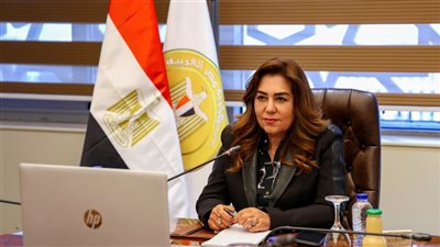 وزيرة التنمية المحلية تلتقي بخريجي برنامج إعداد القيادات وتؤكد على التعامل الجيد مع المواطنين