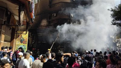 المعمل الجنائي يعاين آثار حريق اندلع في محل عطارة ببولاق الدكرور