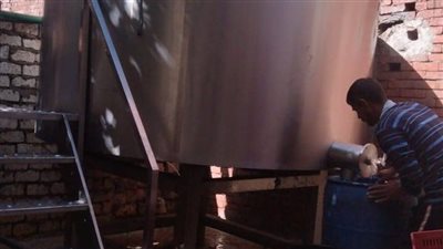 ضبط صودا كاوية وطن لبن غير صالح بمعمل غير مرخص بأسيوط 