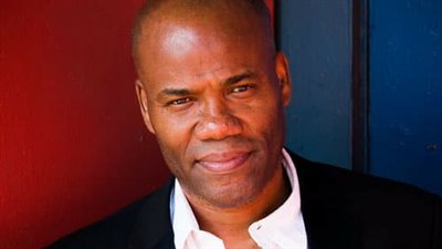 المخرج العالمي مايكل إدواردز يوجه رسالة لصناع فيلم 