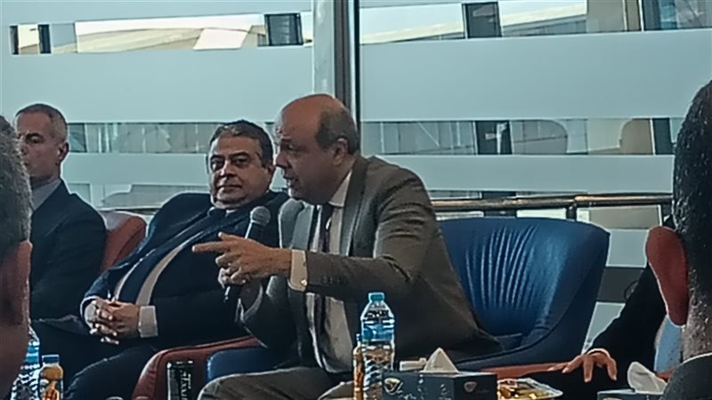 وزير الطيران المدني،