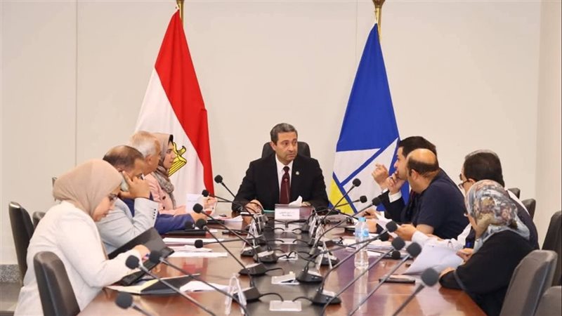 محافظ دمياط يناقش