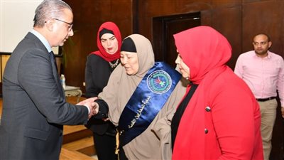 محافظ الفيوم يكرم أسر الشهداء في احتفالات المحافظة بيوم الشهيد