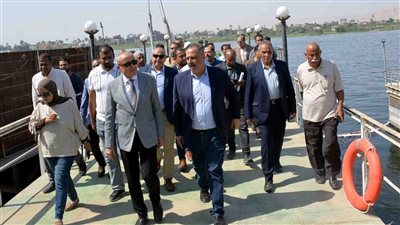 محافظ الأقصر يتفقد أعمال تطوير محطة مياه الشرب الغربية 