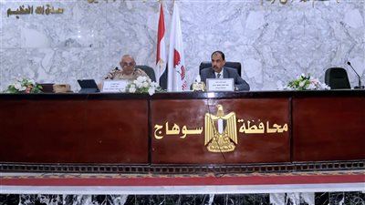 محافظ سوهاج يترأس اجتماعا لبحث الموقف التنفيذي لمشروعات حياة كريمة