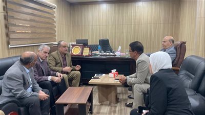 رئيس جامعة بنها يطمئن على طلاب كلية الفنون التطبيقية المصابين في حادث أسوان