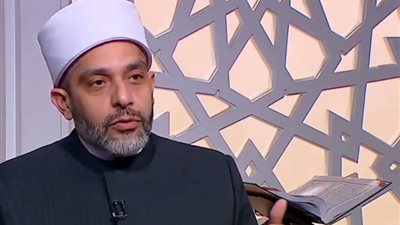 ما حكم الإنشاد الديني للنساء في حفلات الاختلاط؟ أمين الفتوى يجيب (فيديو)