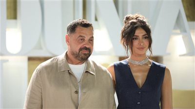 توافد النجوم على ريد كاربت 