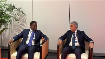 وزير السياحة والآثار يلتقي نظيره الأنجولي لبحث التعاون بين البلدين