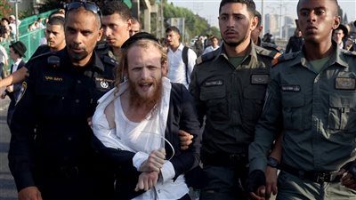 إعلام عبري: متظاهرون يغلقون المدخل الغربي للقدس احتجاجا على اعتقال رافضي الخدمة العسكرية