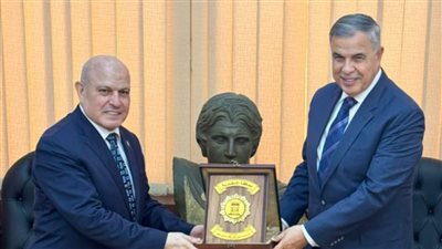 رئيس النيابة الإدارية يبحث مع محافظ الإسكندرية سبل تعزيز التعاون المشترك