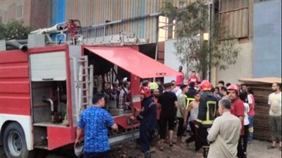 إصابة 5 أشخاص في حريق مخزن كرتون بالقليوبية