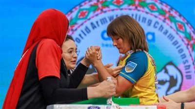 سكك حديد مصر تكرم بطلة العالم في مصارعة الذراعين