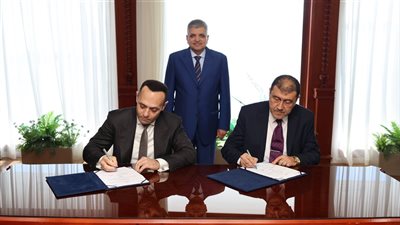 قناة السويس توقع عقد شراكة مع 