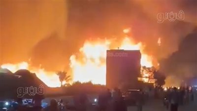 بعد ساعة ونصف رعب، السيطرة على حريق مخزن أخشاب قرب معهد العلوم الإدارية بالشرقية (فيديو وصور)