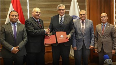 الأعلى للجامعات ووكالة أنباء الشرق الأوسط يوقعان بروتوكولا لدعم التحول الرقمي 