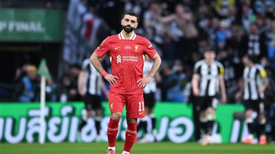 بعد الخسارة الثقيلة أمام نوتنجهام، روني يفتح النار على صلاح ويطالب سلوت باستبعاده