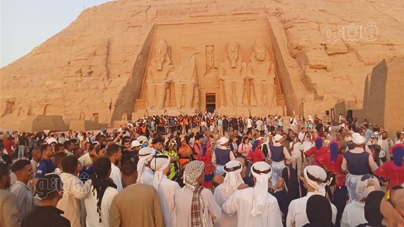 تعامد الشمس على تمثال