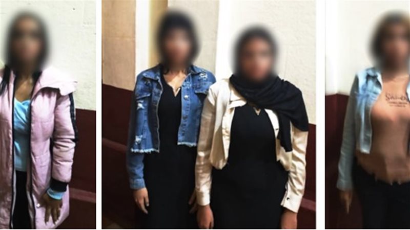 ضبط 4 سيدات بتهمة