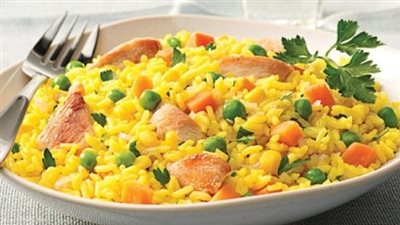 طريقة عمل الأرز البسمتي بالخضار والفراخ، وجبة متكاملة سريعة التحضير 