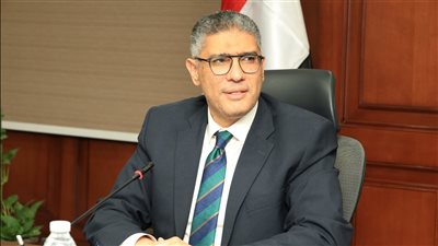 محافظ الجيزة يتابع مشروعات مياه الشرب والصرف الصحي لتسريع معدلات التنفيذ