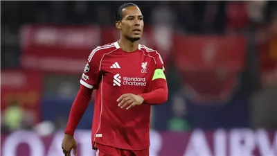 فان دايك يكشف عن اجتماع سري في ليفربول بعد الخسارة من مانشستر يونايتد 