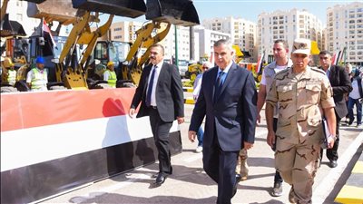 محافظ الإسكندرية يشهد اصطفاف معدات مجابهة الأزمات استعدادًا لموسم الشتاء