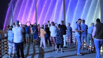 النافورة الراقصة بكورنيش بني سويف تخطف أنظار فوج سياحي ألماني