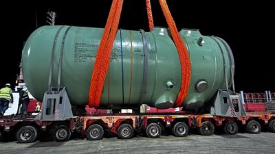 وصول وعاء ضغط المفاعل الخاص بالوحدة النووية الأولى من روسيا إلى ميناء الضبعة 