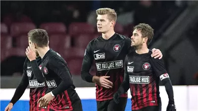 ميتييلاند الدنماركي يتصدر ترتيب الدوري الأوروبي بالعلامة الكاملة 