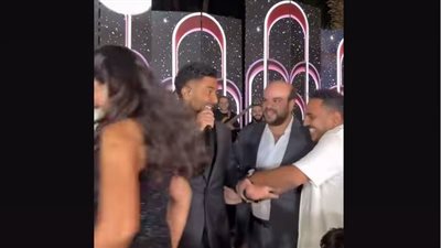 أوس أوس ومحمد عبد الرحمن يحولان فرح حاتم صلاح إلى مسرح مصر (فيديو)