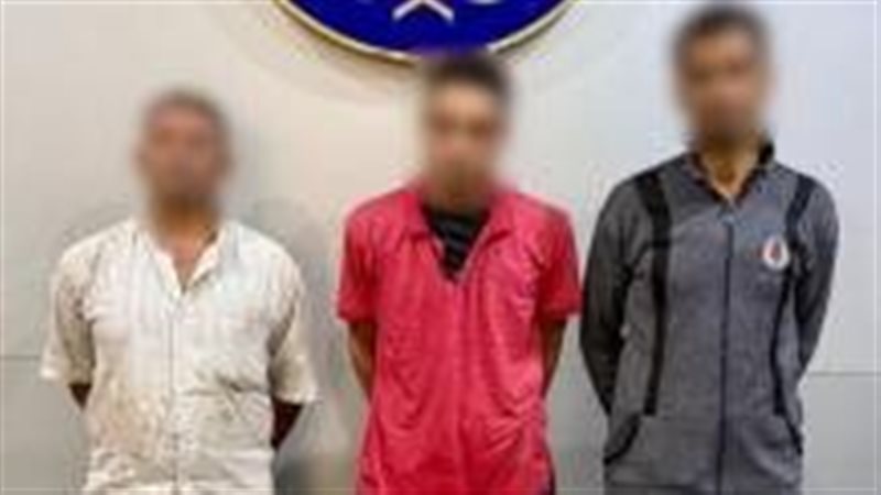 3 أشخاص ربطوا الكلب