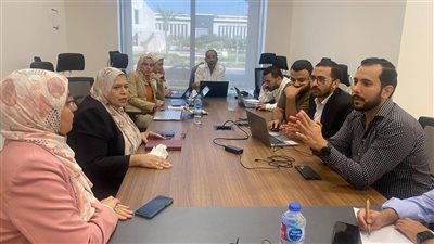 العمل تعقد ورش تعريفية حول 