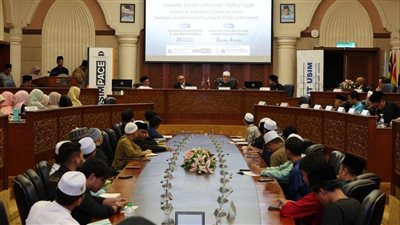 مفتي الجمهورية من ماليزيا يوضح أسس الشرع في التعامل مع التراث الإسلامي: ليس نصًا مقدسًا.. التعامل معه يجب أن يكون بمنهج علمي.. يحدد القواعد الصحيحة لإحيائه