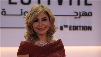 لميس الحديدي وناردين فرج أبرزهم، بدء توافد النجوم على ريد كاربت حفل ختام الجونة السينمائي (صور) 