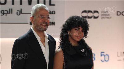 صبري فواز ونجلته صبا يتألقان على ريد كاربت حفل ختام الجونة السينمائي (صور)