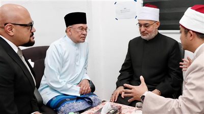 رئيس الوزراء الماليزي يلتقي المفتي في كوالالمبور ويشيد بدور مصر في نصرة قضايا الأمة