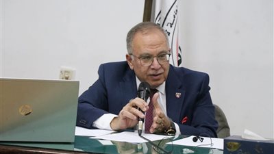 أستاذ بجامعة هارفارد: كثرة كليات الطب ينتج عنها تخريج أطباء محكوم عليهم بالفشل و6 مقترحات لحل الأزمة 