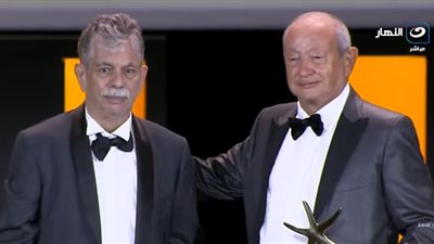 نجيب ساويرس يكرم انتشال التميمي بـ 