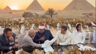 هايدي موسى تحتفل بعقد قرانها على المذيع محمد غنيم بالأهرامات (فيديو)